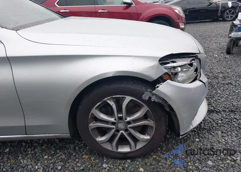 2016 Mercedes-Benz C 300 4Matic z USA, uszkodzony, nr VIN 55SWF4KB9GU103314